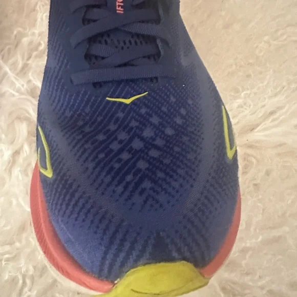 Hoka one one Clifton 9 wide- size 9.5 WIDE WIDTH - Picture 6 of 13